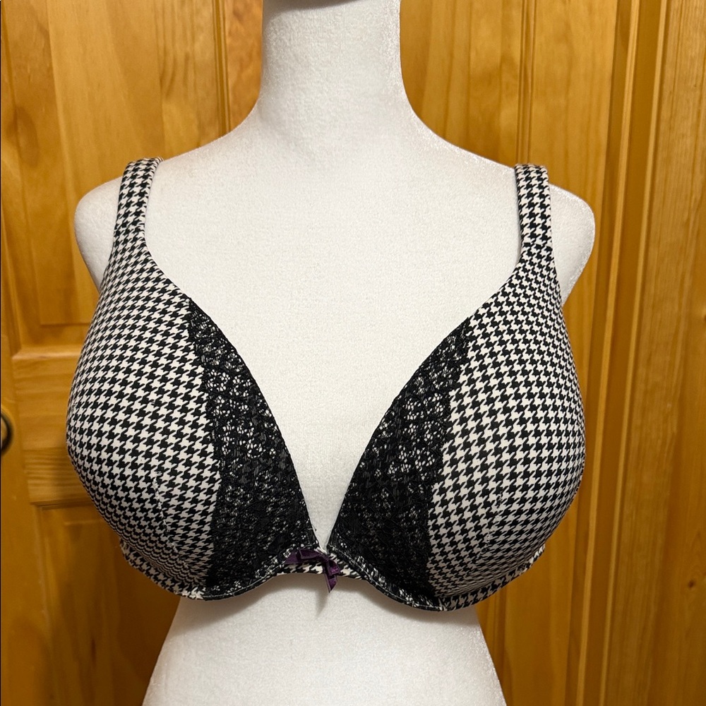 Cacique Boost Plunge Black & White Houndstooth Lace Bra, Size 44DD.